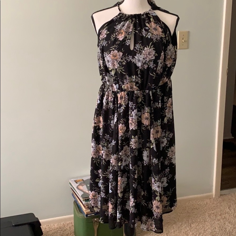 Torrid Size 0 Keyhole Floral Dress Black Pastels